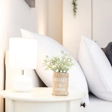 Santa Barbara Apartment *